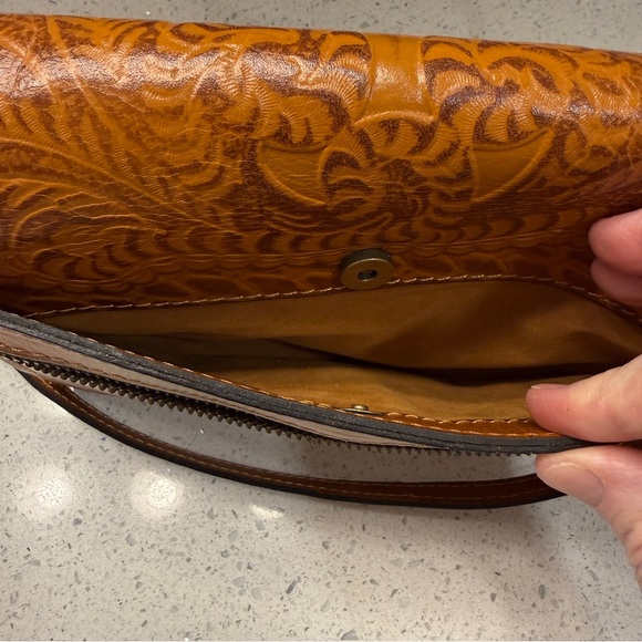 Patricia Nash Leather Lanza Crossbody - Picture 5 of 16